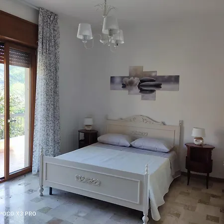 Residenza Regina Margherita, Apud Montes Pimonte